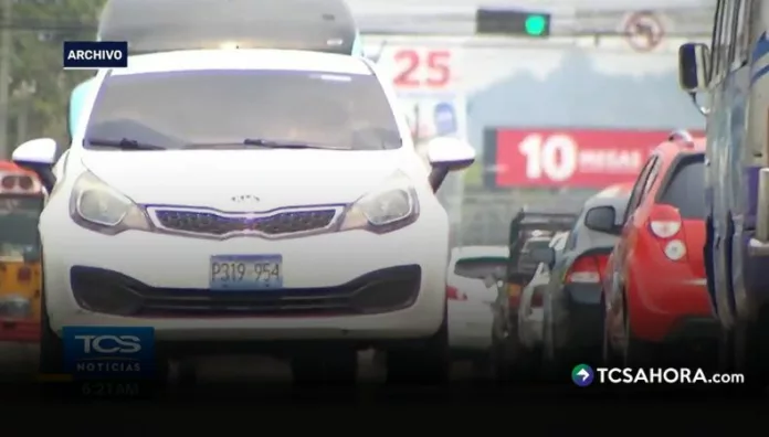 El Salvador, con más de 2 millones de vehículos y el número crece De los más de 2 millones de vehículos que hay que en el país, el 64 % son automóviles y 34 % motocicletas. Hay crecimiento exponencial.