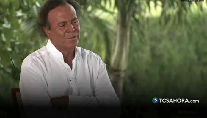 Fiscalía abre investigación contra Julio Iglesias por denuncia de dos ex empleadas Dos mujeres que trabajaron para el cantante en 2021 lo denunciaron ante la Audiencia Nacional. Los hechos habrían ocurrido en sus residencias de República Dominicana y Bahamas.