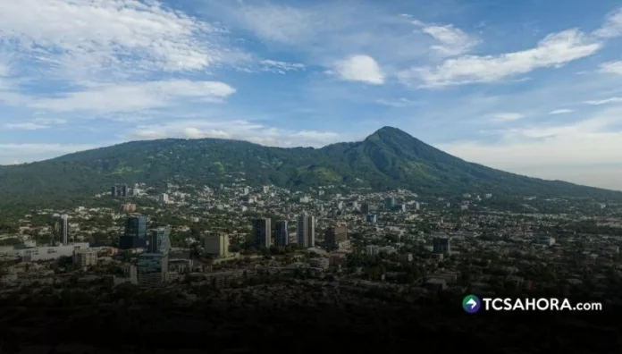 Día soleado con calor, vientos nortes y clima fresco desde la noche Hoy se podrán tener temperaturas máximas entre los 26° y 36° Celsius en el país. Para la noche, ingreso de vientos nortes y clima fresco.