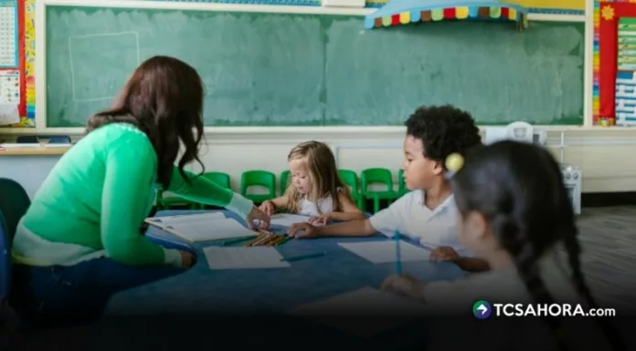 Recomiendan revisar la cartilla de vacunación de los niños, para ver si necesitan vacunas o refuerzos, previo al inicio del año escolar.