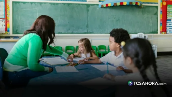 En inicio de año escolar recomiendan revisar cartilla de vacunación Recomiendan revisar la cartilla de vacunación de los niños, para ver si necesitan vacunas o refuerzos, previo al inicio del año escolar.