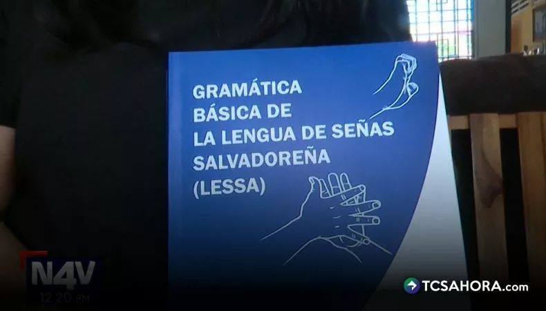 Nuevo libro de gramática impulsa enseñanza de Lengua de Señas