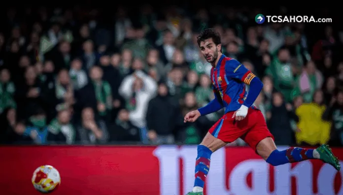 Barcelona a cuartos de final de la Copa del Rey El Barcelona se clasificó a los cuartos de final de la Copa del Rey tras vencer de visitante al Racing de Santander.