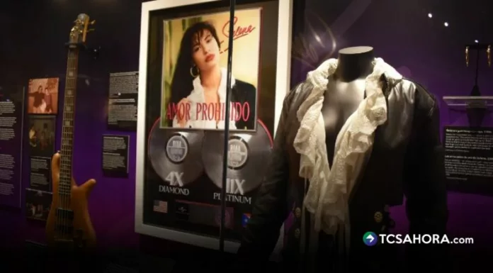 La muestra “Selena: From Texas to the World” llegó a Los Ángeles con prendas, premios, bocetos y recuerdos inéditos de la Reina del Tex-Mex. Estará abierta hasta el 16 de marzo.