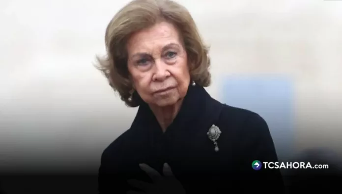 Entre lágrimas, así se despide la reina Sofía de su hermana Irene Sofía llegó del brazo de la princesa Leonor a la misa de despedida de Irene de Grecia. Su rostro dejó ver el golpe por la pérdida de la persona que cuidó hasta sus últimos días.