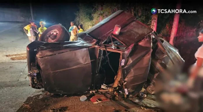 Dos personas fallecieron y al menos 11 resultaron lesionadas en varios accidentes de tránsito ocurridos entre la noche del sábado y la mañana de este domingo.