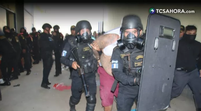 Siete agentes de la PNC de Guatemala murieron en ataques armados vinculados a motines en centros penitenciarios del país.