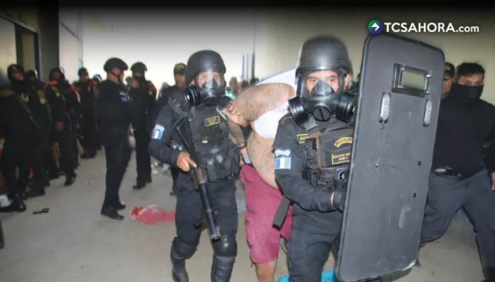 Siete agentes de la Policía de Guatemala mueren en ola de ataques armados Siete agentes de la PNC de Guatemala murieron en ataques armados vinculados a motines en centros penitenciarios del país.
