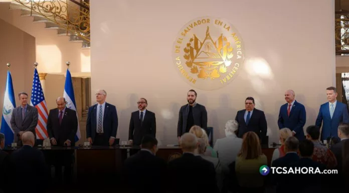 El Primer Desayuno Nacional de Oración por El Salvador reunió al presidente Nayib Bukele, autoridades, líderes religiosos y funcionarios internacionales.