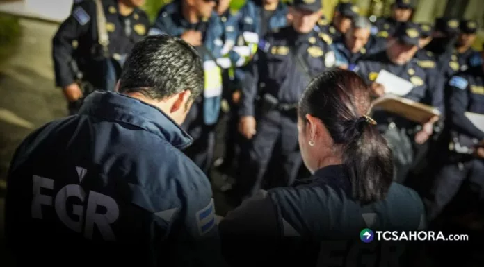 La Fiscalía General de la República (FGR) informó sobre la detención de varias personas ligadas a casos de estafa y falsificación de documentos.