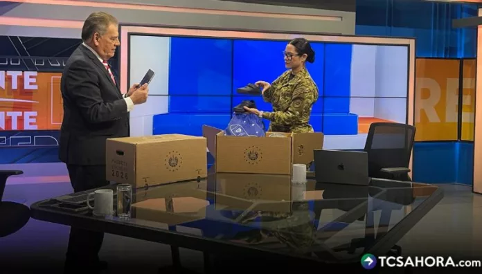 Educación ya tiene listos 1.2 millones de paquetes escolares El paquete escolar incluirá todos los elementos necesarios, un par de zapatos, dos uniformes y un dispositivo electrónico.