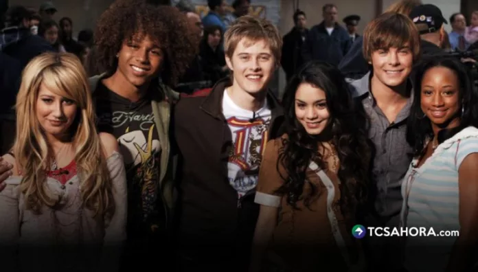 ¡Así celebran los protagonistas los 20 años de “High School Musical”! La película estrenada en 2006 fue un fenómeno por sus canciones, coreografías y personajes. Hoy, sus protagonistas recuerdan el impacto que tuvo en toda una generación.