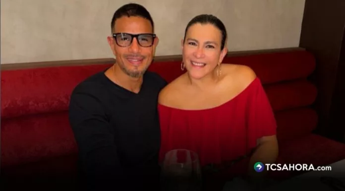 Billy Calderón y su esposa Paty recrearon la canción de Ana Bárbara y Espinoza Paz, vestidos como los intérpretes y cantando a todo pulmón en un espacio al aire libre.