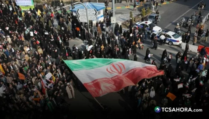 Irán cumple dos semanas sin internet y en medio del caos Desde el 8 de enero los iraníes han tenido acceso a solo una red interna con servicios limitados y acceso exclusivamente a los medios estatales, desconectando por completo a los ciudadanos de otros países.