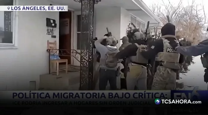 Un documento interno del ICE autorizaría a sus agentes a entrar a viviendas sin orden judicial bajo una orden administrativa de deportación.