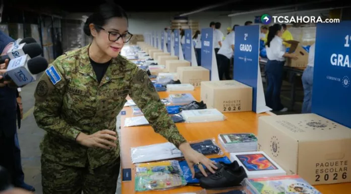 La ministra de Educación, Karla Trigueros, explicó que este año se entregarán 16 tipos de paquetes escolares, de acuerdo con el nivel educativo.