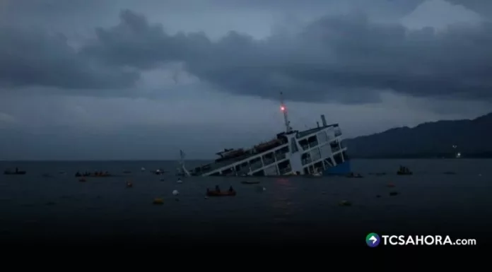 El naufragio de un ferry en aguas del sur de Filipinas dejó al menos 18 personas fallecidas y decenas de desaparecidas.