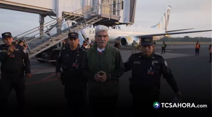 La Fiscalía General de la República informó que Estados Unidos entregó a Norman Quijano para que enfrente la justicia en El Salvador.