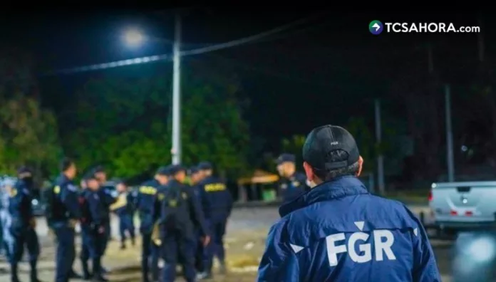 Desarticulan estructura ligada a la distribución de drogas en el oriente del país La Fiscalía y la PNC llevaron a cabo un operativo para desarticular una estructura vinculada a la distribución de drogas en el oriente del país.