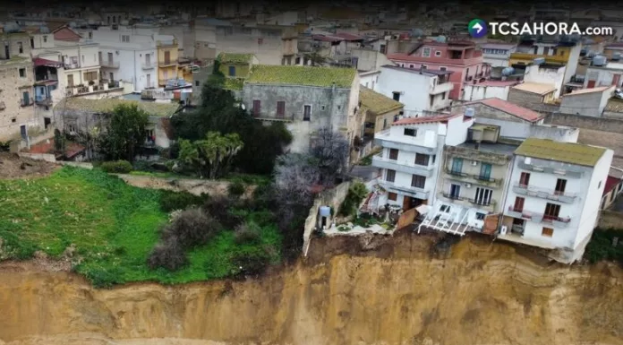 Las fuertes tormentas registradas en los últimos días provocaron un deslizamiento de tierra en la ciudad de Niscemi en Sicilia.