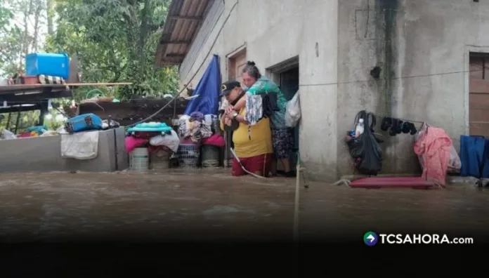 Miles de afectados tras fuertes lluvias en Honduras Casi 6,000 personas se han visto afectadas en el norte de Honduras tras las fuertes lluvias registradas por el ingreso de un frente frío.