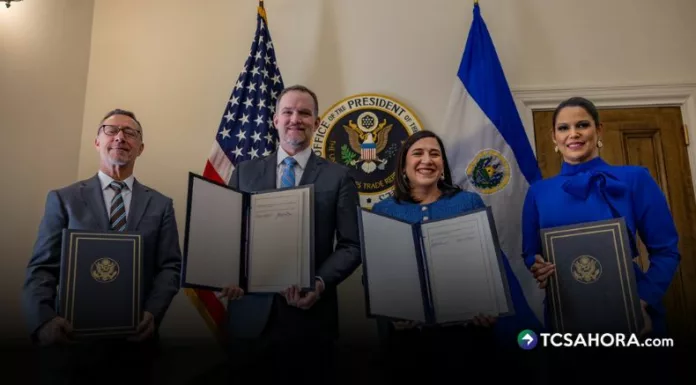 El Salvador es el primer país del hemisferio que firma un histórico acuerdo de comercio recíproco con EE. UU. que elimina aranceles a exportaciones nacionales.