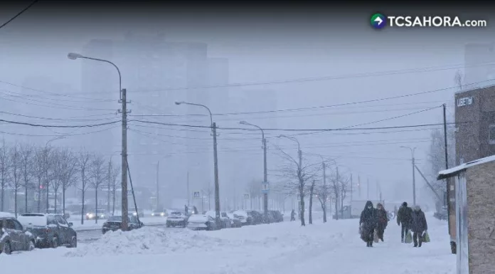 Una nevada histórica se registró en Moscú, la mayor ocurrida desde hace 203 años. Las autoridades reportaron hasta 65 centímetros de nieve.