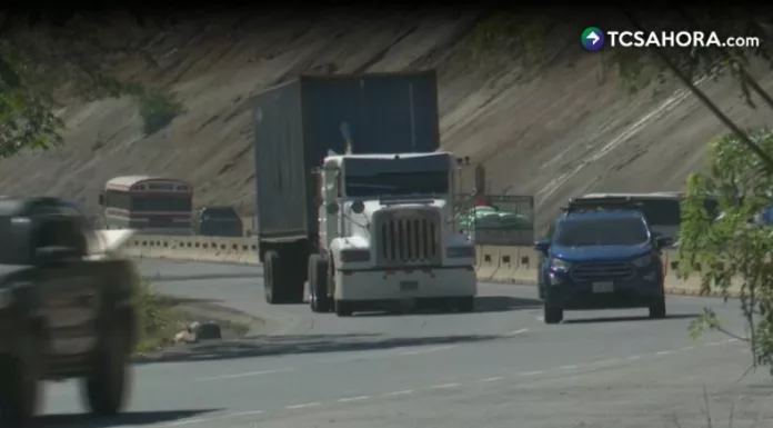 Un error al conducir en curvas cerradas puede desencadenar derrapes, pérdida de frenos o incluso la invasión del carril contrario.