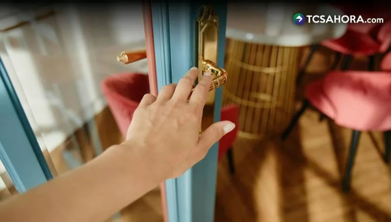 Electricidad estática: ¿por qué sentimos pequeñas descargas al tocar objetos o personas?