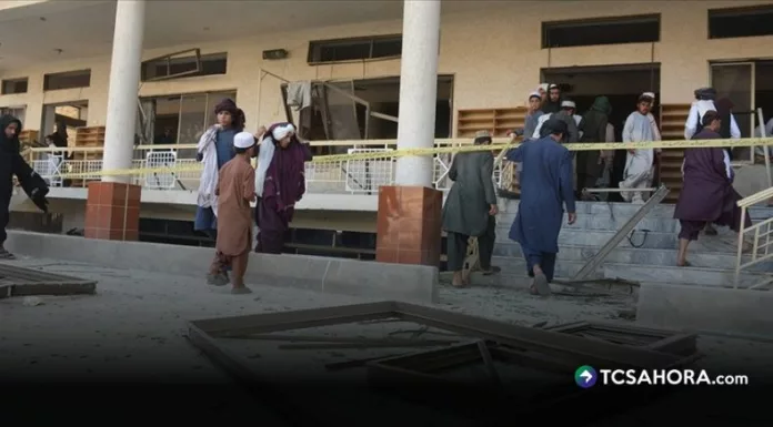 Un atentado suicida en una mezquita de Islamabad, Pakistán, dejó al menos 31 personas fallecidas y cientos de heridos.