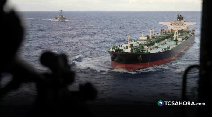 Las fuerzas militares de Estados Unidos interceptaron y abordaron el petrolero Aquila II en el océano Índico tras una persecución que inició en el Caribe.