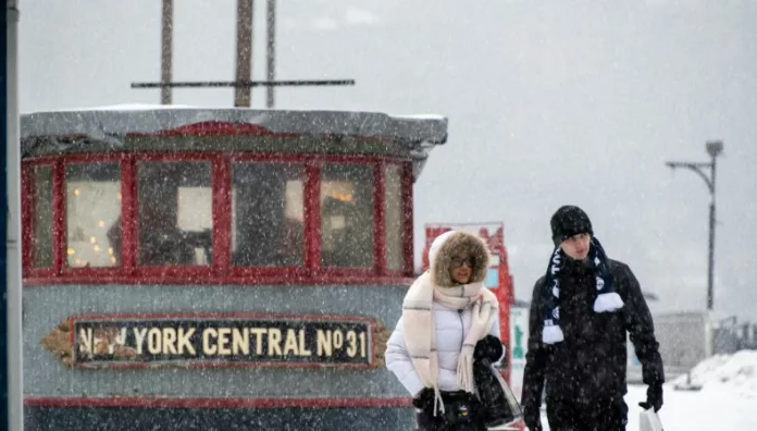 Una helada extrema mantiene a Nueva York con temperaturas extremadamente bajas en medio de una masa de aire frío.