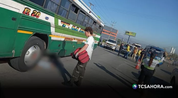 Una mujer falleció esta mañana al ser atropellada por un autobús en el km 23 de la carretera Panamericana, en el distrito de Colón, La Libertad Oeste.
