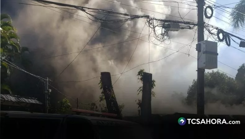 Al menos siete viviendas afectadas por incendio en Mejicanos