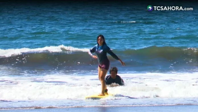 La playa San Blas se ha convertido en uno de los puntos favoritos para quienes quieren aprender surf desde cero.