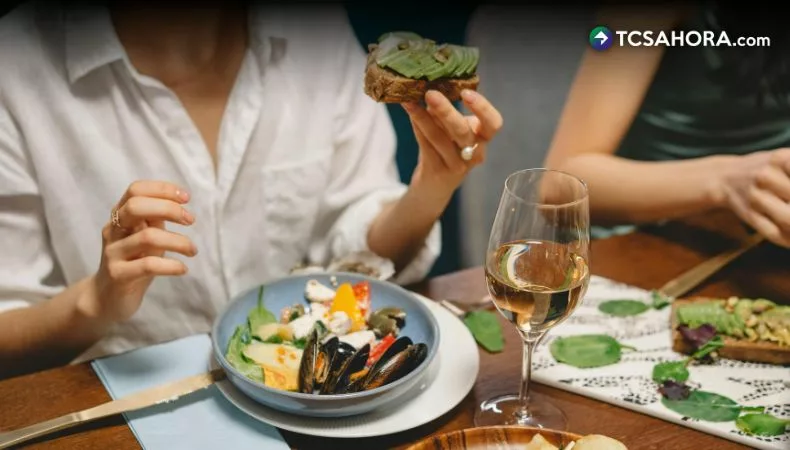 Cenar tarde: Estos son los riesgos para tu salud