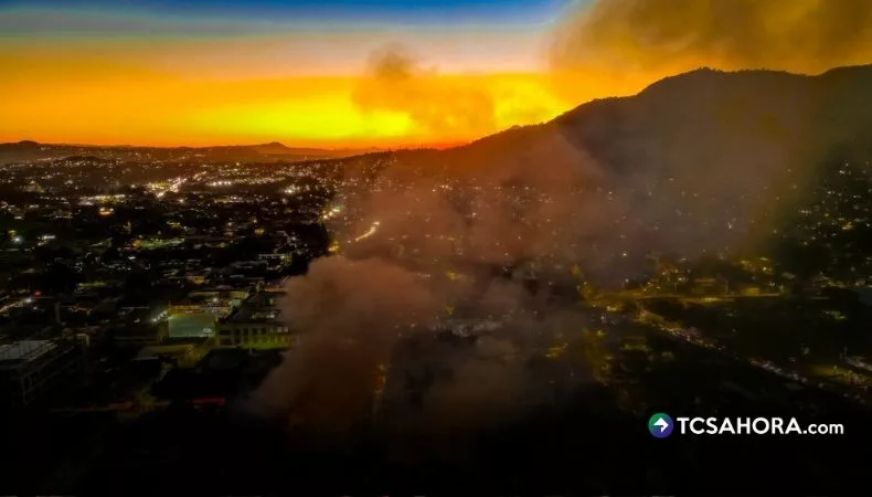 [Galería] Voraz incendio en el centro de San Salvador