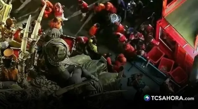 Tres personas resultaron heridas cuando una carroza perdió el control durante los desfiles del Carnaval de Río de Janeiro.