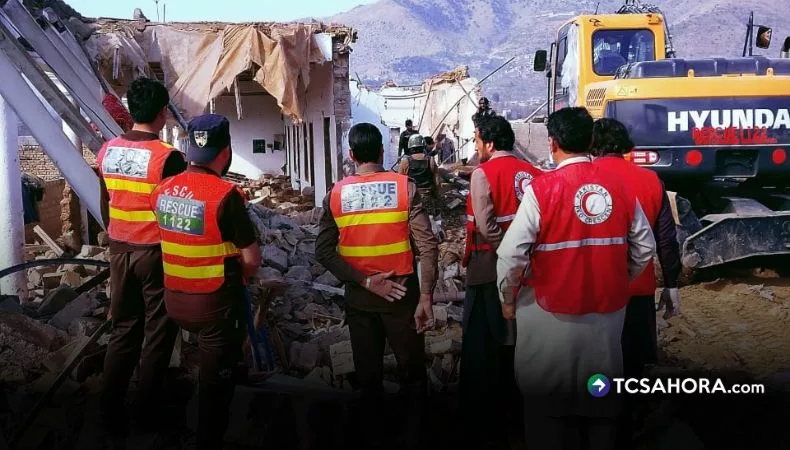 Al menos 24 personas murieron tras atentado contra base militar en Pakistán