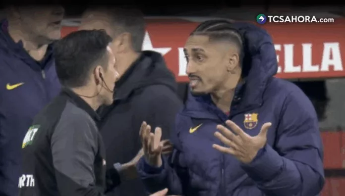 Flick y Raphinha cuestionan el arbitraje en la derrota del Barcelona