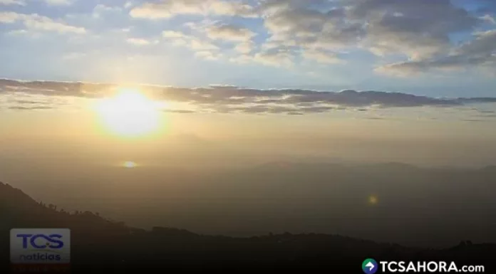 Cielo parcialmente nublado en todo el país. Durante el día se tendrán condiciones bastante calientes; las noches y madrugadas, frescas.