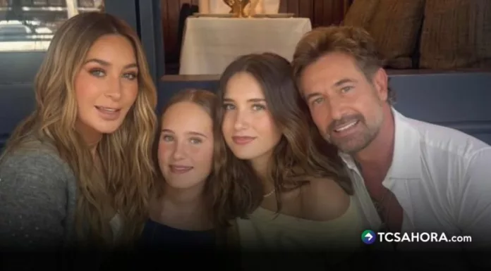 La actriz y el actor se reunieron en un restaurante para festejar los cumpleaños de Elissa y Miranda.