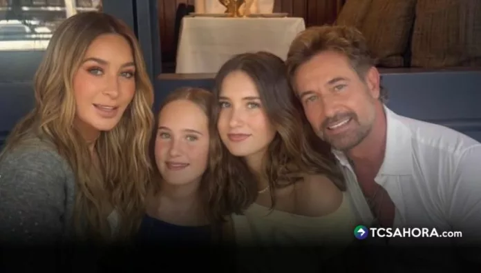 La actriz y el actor se reunieron en un restaurante para festejar los cumpleaños de Elissa y Miranda.