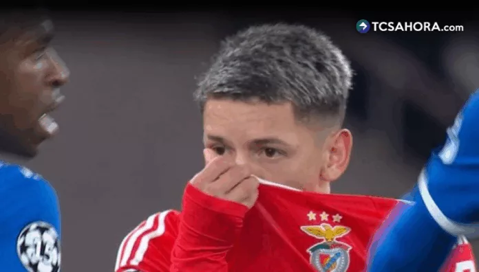 Prestianni rompe el silencio tras la fuerte polémica con Vinícius Jr. El joven del Benfica, el argentino Prestianni, niega rotundamente las acusaciones de racismo tras el cruce vivido ayer en el Estádio da Luz.