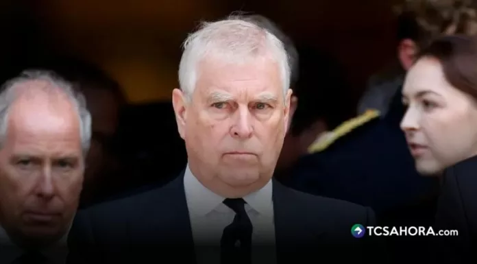 La policía británica detuvo al expríncipe en Sandringham tras la publicación de documentos sobre sus vínculos con Jeffrey Epstein. El rey Carlos III reaccionó y afirmó que la ley debe seguir su curso.