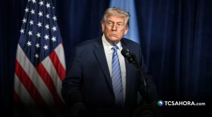 En medio de un revés judicial que limita su política comercial, el presidente Trump anunció un nuevo arancel global del 10% a las importaciones.