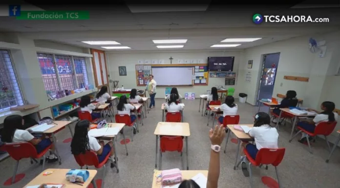 La iniciativa destaca proyectos que abren oportunidades educativas a jóvenes salvadoreños.