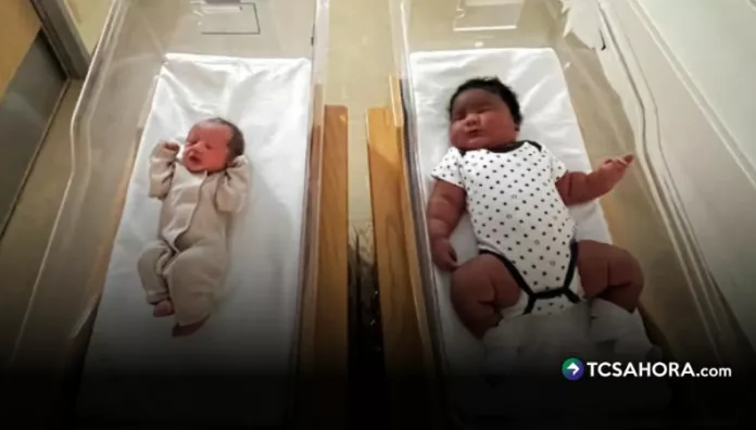 Un hospital de Nueva York celebró un hecho inédito: el nacimiento del bebé más pesado que haya registrado el hospital, con casi 13 libras al nacer.