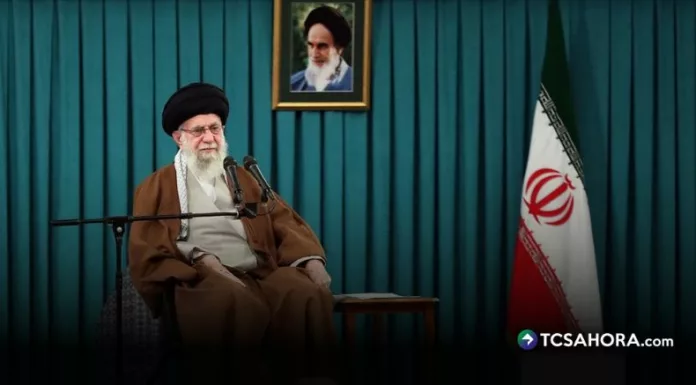 En medio de la escalada en Oriente Medio, el presidente de Estados Unidos, Donald Trump, anunció la muerte del líder supremo de Irán, Alí Jameneí, tras ataques conjuntos con Israel.