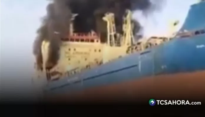 Cuatro personas resultaron heridas tras el ataque a un petrolero frente a Omán, en plena tensión en el estrecho de Ormuz.